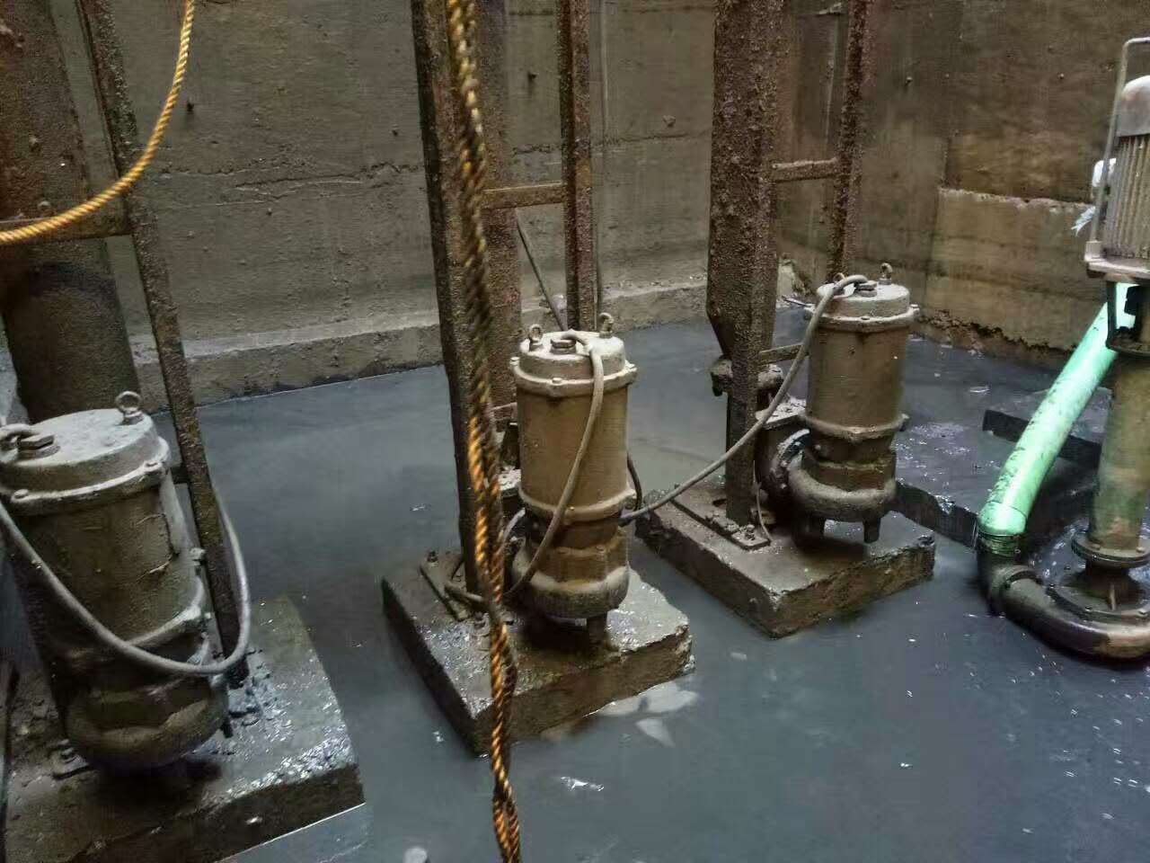 莲池污水池清理