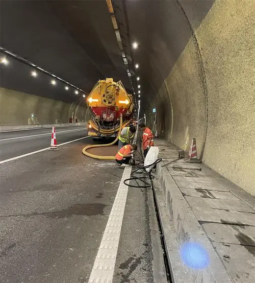 莲池隧道排水渠清淤